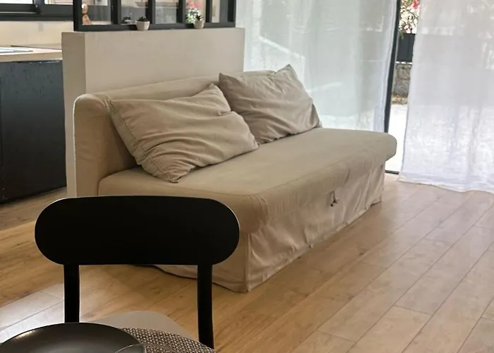 Beau Au Pied De La Cidatelle * Porto-Vecchio (Corsica)