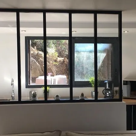 Beau Au Pied De La Cidatelle * Πόρτο Βέκιο